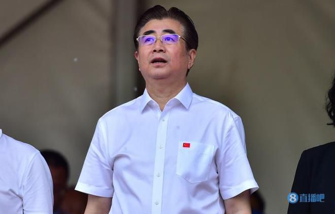 《007：无暇赴死》蝉联冠军，日票房收5443万，累计票房截至发稿时1.86亿，即将突破2亿。