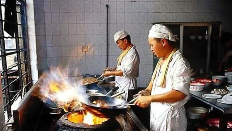枪杀案落幕 亚历克·鲍德温将复出 2024-12-27 2021年10月，亚历克·鲍德温拍摄电影《Rust》期间，发生道具枪误杀女摄影指导哈里娜·哈钦斯事件，因此被指控过失杀人罪。