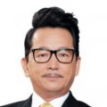 主演新剧《肯尼迪》聚焦著名政治家族 2 堪比时装周!